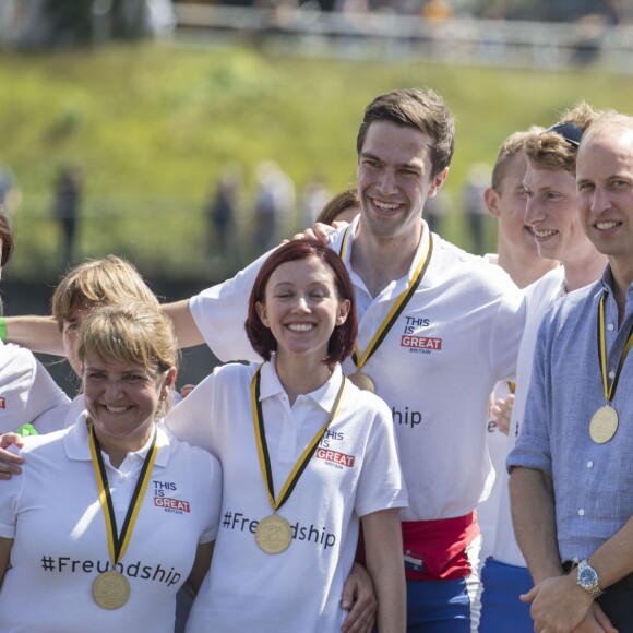 Le prince William et Kate Middleton, duc et duchesse de Cambridge, ont pris part le 20 juillet 2017 à une course d'aviron à Heidelberg lors de leur visite officielle en Allemagne.