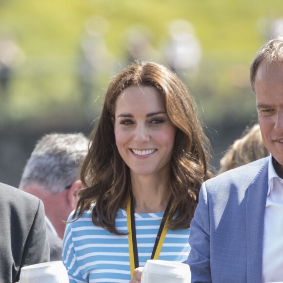 Kate Catherine Middleton, duchesse de Cambridge - Le couple princier d'Angleterre lors d'une compétition d'aviron à Heidelberg, à l'occasion de leur voyage de trois jours en Allemagne. Le 20 juillet 2017  20th July Heidelberg Germany Britain's Prince William and Catherine, Duchess of Cambridge take part in a race between the twinned towns of Cambridge and Heidelberg while on a visit to the German town.20/07/2017 - Heidelberg