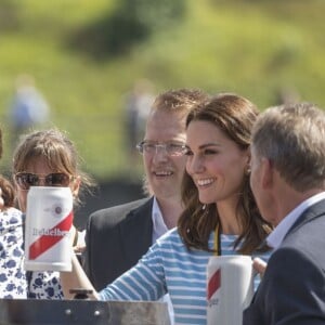 Le prince William et Kate Middleton, duc et duchesse de Cambridge, ont pris part le 20 juillet 2017 à une course d'aviron à Heidelberg lors de leur visite officielle en Allemagne.