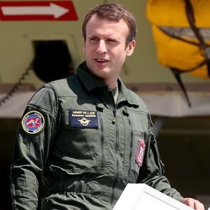 Le président de la République Emmanuel Macron en visite à la base aérienne 125 d'Istres, le 20 juillet 2017. © Dominique Jacovides/Bestimage