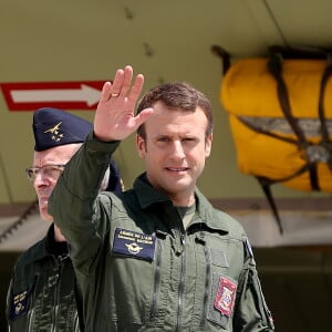 Emmanuel Macron en visite à la base aérienne 125 d'Istres, le 20 juillet 2017. © Dominique Jacovides/Bestimage