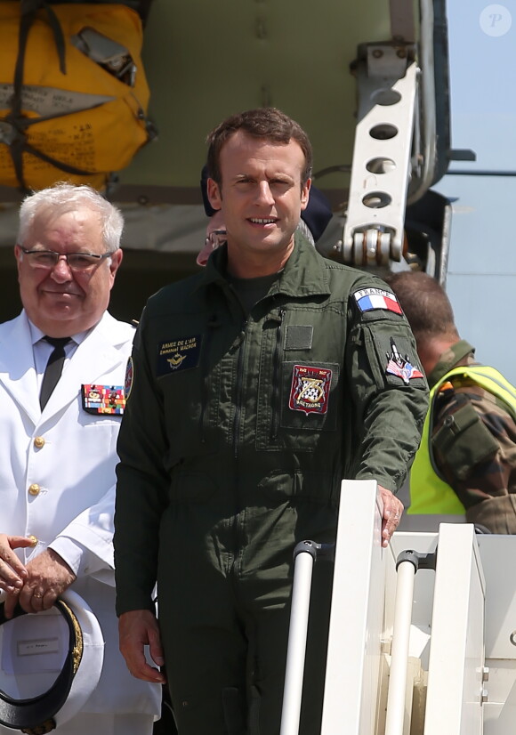 Le président de la République Emmanuel Macron et l'amiral Bernard Rogel en visite à la base aérienne 125 d'Istres, le 20 juillet 2017. © Dominique Jacovides/Bestimage