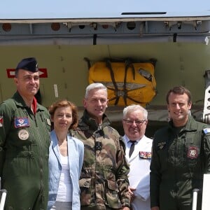 La ministre des Armées Florence Parly, le président de la République Emmanuel Macron, le nouveau chef d'état-major des armées, le général François Lecointre et l'amiral Bernard Rogel en visite à la base aérienne 125 d'Istres, le 20 juillet 2017. © Dominique Jacovides/Bestimage