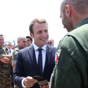 Le président de la République Emmanuel Macron en visite à la base aérienne 125 d'Istres, le 20 juillet 2017. © Dominique Jacovides/Bestimage