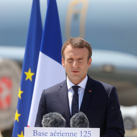 Le président de la République Emmanuel Macron en visite à la base aérienne 125 d'Istres, le 20 juillet 2017. © Dominique Jacovides/Bestimage