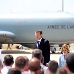 La ministre des Armées Florence Parly, le président de la République Emmanuel Macron et le nouveau chef d'état-major des armées, le général François Lecointre en visite à la base aérienne 125 d'Istres, le 20 juillet 2017. © Dominique Jacovides/Bestimage