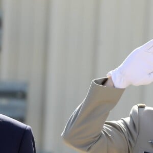 Le président de la République Emmanuel Macron et le nouveau chef d'état-major des armées, le général François Lecointre en visite à la base aérienne 125 d'Istres, le 20 juillet 2017. © Dominique Jacovides/Bestimage