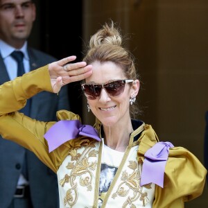 Céline Dion à la sortie de l'hôtel Le Royal Monceau à Paris, France, le 8 juillet 2017.