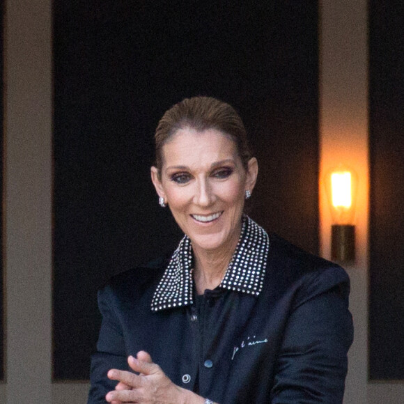 Céline Dion dîne avec son danseur Pepe Munoz et un ami au restaurant "Chez Loulou" au musée des arts décoratifs à Paris le 7 juillet 2017.