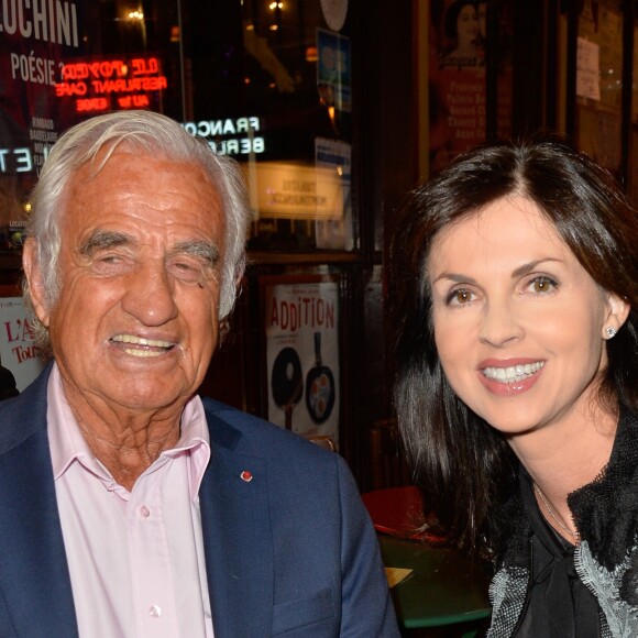 Jean-Paul Belmondo et Caroline Barclay - Seconde édition des "Trophées du bien être" au profit de la célèbre fondation "La Maison de Solenn - Maison des adolescents de Cochin (AP-HP)" au théâtre de la Gaîté-Montparnasse à Paris, France, le 26 septembre 2016. © Coadic Guirec/Bestimage