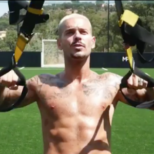 M. Pokora en pleine session sportive dans sa propriété du sud de la France. Le 23 juillet 2017.