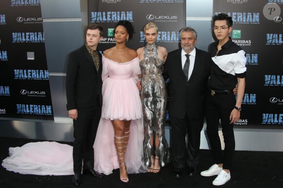 Dane DeHaan, Rihanna, Cara Delevingne, Luc Besson et Kris Wu à l'avant-première de ''Valerian'' au TCL Chinese Theatre à Los Angeles, le 17 juillet 2017.