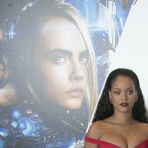 Rihanna et Cara Delevingne lors de la première de Valerian and the City of a Thousand Planets au Cineworld de Leicester Square, Londres, le 24 juillet 2017.