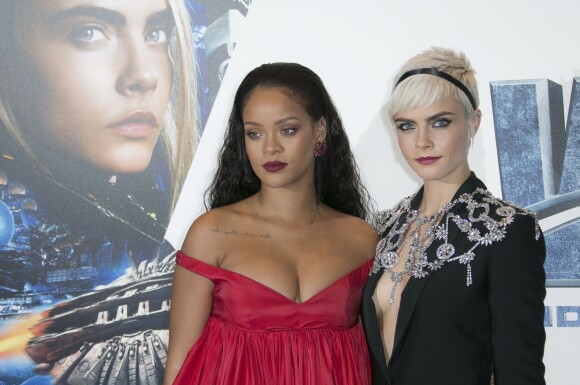 Rihanna et Cara Delevingne lors de la première de Valerian au Cineworld de Leicester Square, Londres, le 24 juillet 2017.