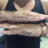 Vivian de Secret STory 8 et des Anges 7 s'est fait faire 4 tatouages, dont un "Hakuna Matata" sur le côté des mains. Juin 2015.