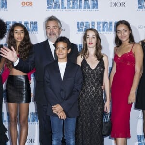 Luc Besson, sa femme Virginie Besson-Silla et ses enfants Thalia Besson, Sateen Besson et Mao Besson, Juliette Besson et Shanna Besson - Avant-première du film "Valérian et la Cité des mille planètes" de L. Besson à la Cité du Cinéma à Saint-Denis, le 25 juillet 2017. © Olivier Borde/Bestimage