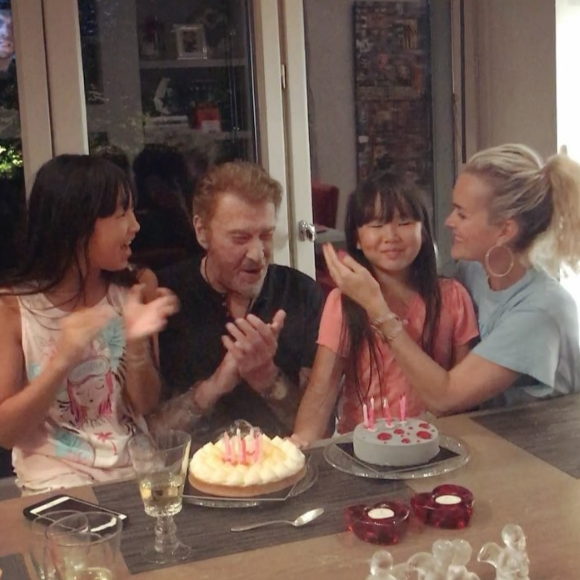 Laeticia et Johnny Hallyday avec leurs filles Jade et Joy pour l'anniversaire de Joy le 27 juillet 2017 à Paris
