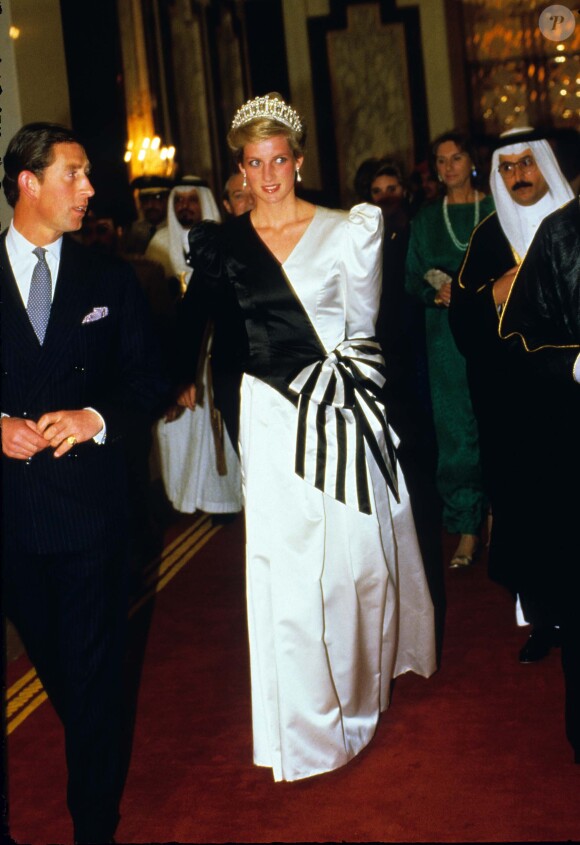 Le Prince Charles et Diana, Princesse de Galles, dînent avec le Prince d'Arabie Saoudite. Novembre 1986.