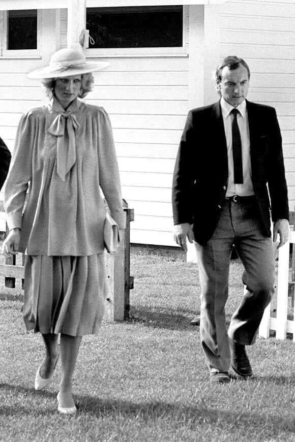 La princesse Diana, enceinte du prince Harry le 20 juin 1984, avec son garde du corps Barry Mannakee.