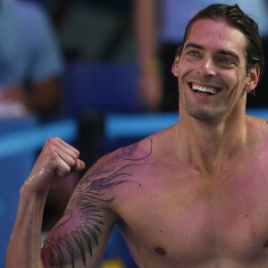 Camille Lacourt remportant son troisième titre mondial du 50 m dos, le cinquième titre planétaire de sa carrière pour sa toute dernière course, dimanche 30 juillet 2017 à Budapest.