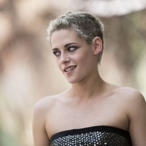Kristen Stewart lors du photocall au défilé de mode Haute-Couture automne-hiver 2017/2018 "Chanel" au Grand Palais à Paris, le 4 juillet 2017 © Olivier Borde/Bestimage
