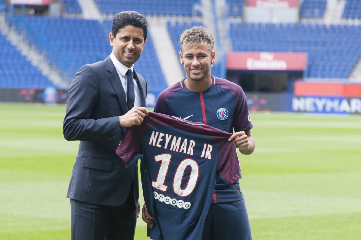 Photo Le Président Du Psg Nasser Al Khelaifi Neymar Jr En Conférence De Presse Au Parc Des 5633