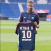 Neymar Jr en conférence de presse au Parc des Princes pour son entrée au club de football PSG (Paris Saint-Germain). Le 4 août 2017 © Pierre Perusseau / Bestimage