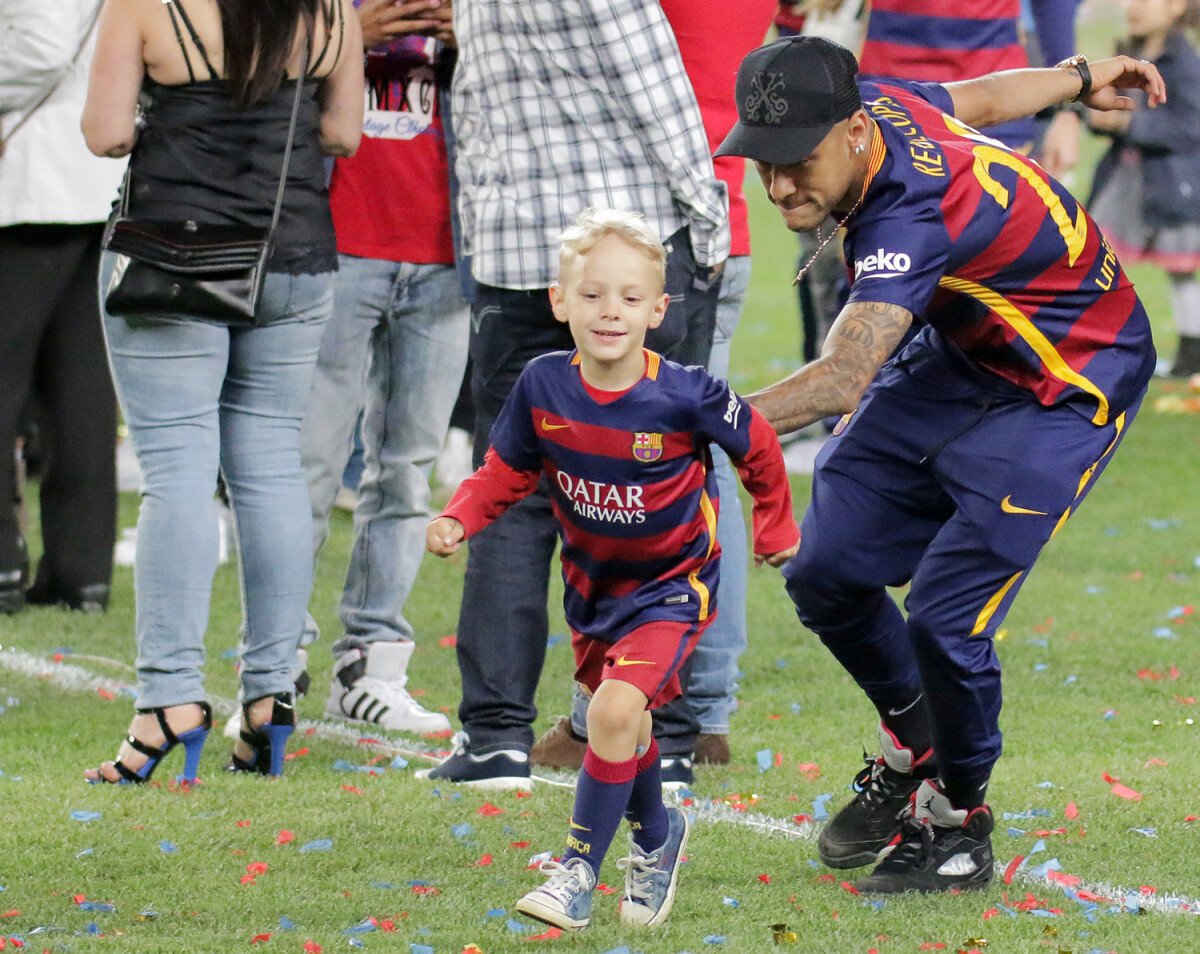 Photo Neymar Et Son Fils Davi Lucca Da Silva Santos Fc Barcelone S Est Impos Face Au Fc