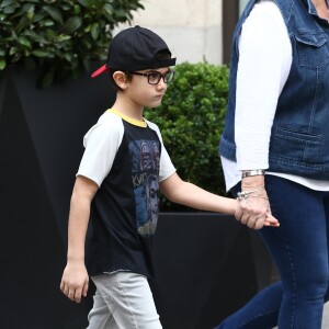 Exclusif - Eddy et Nelson, les jumeaux de Céline Dion, à la sortie de l'hôtel Royal Monceau à Paris le 1er août 2017.