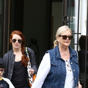 Exclusif - Eddy et Nelson, les jumeaux de Céline Dion, à la sortie de l'hôtel Royal Monceau à Paris le 1er août 2017.