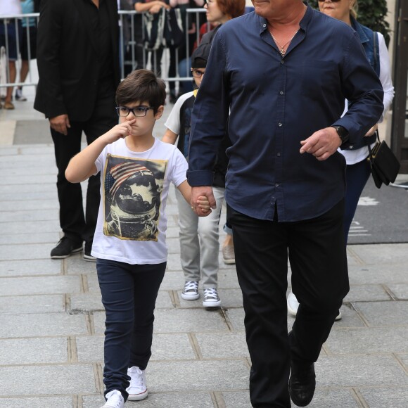 Exclusif - Eddy et Nelson, les jumeaux de Céline Dion, à la sortie de l'hôtel Royal Monceau à Paris le 1er août 2017.