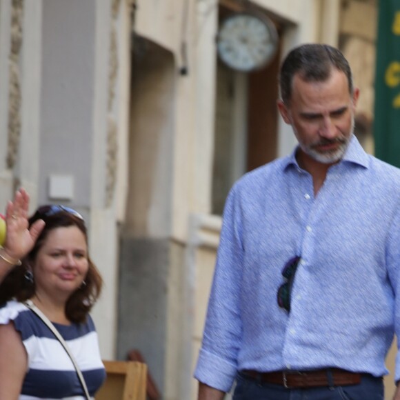 Le roi Felipe VI et la reine Letizia d'Espagne, en balade avec leurs filles Leonor et Sofia, ont visité à Soller le musée d'art moderne Can Prunera, le 6 août 2017 à Majorque.