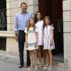 Le roi Felipe VI et la reine Letizia d'Espagne, en balade avec Leonor et Sofia, ont visité à Soller le musée d'art moderne Can Prunera, le 6 août 2017 à Majorque.