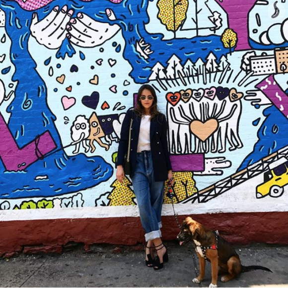 Pauline Ducruet dans Brooklyn lors d'un shooting pour le Elle China, avec sa chienne Mala, photo Instagram du 30 juin 2017.
