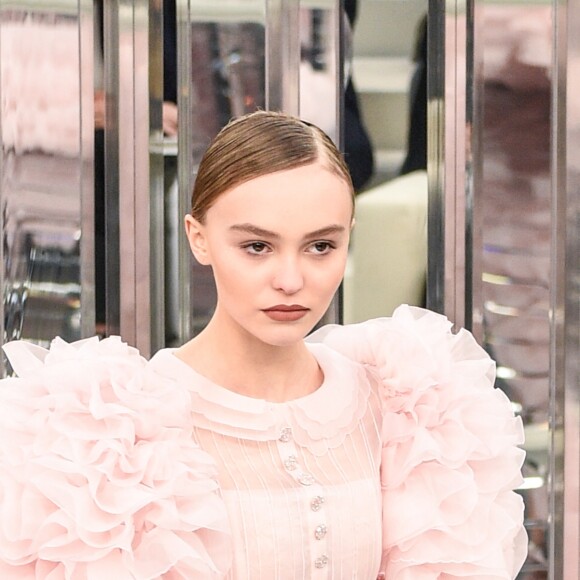 Lily-Rose Depp - Défilé de mode Chanel collection Haute Couture Printemps/Eté 2017 lors de la fashion week à Paris, le 24 janvier 2017.