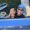 Jean-Claude Van Damme au volant de sa Bentley avec son chien à Beverly Hills le 17 septembre 2015.