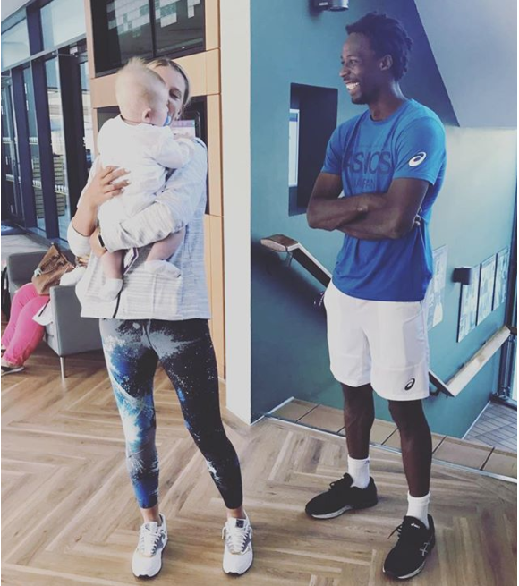 Victoria Azarenka et son fils Leo, né en décembre 2016, avec "tonton" Gaël Monfils, ami de la tenniswoman biélorusse. Photo Instagram 8 juillet 2017.