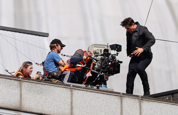 Tom Cruise boîte après une cascade sur le tournage de Mission Impossible 6 à Londres le 13 août 2017.