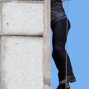 Tom Cruise fait une chute en plein cascade sur le tournage de Mission Impossible 6 à Londres le 13 août 2017.
