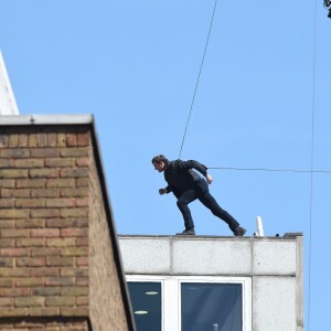 Tom Cruise fait une chute en plein cascade sur le tournage de Mission Impossible 6 à Londres le 13 août 2017.