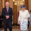 La reine Elizabeth II reçue par le gouverneur général canadien David Johnston à la maison du Canada à Londres, à l'occasion du 150ème anniversaire de la Confédération le 19 juillet 2017