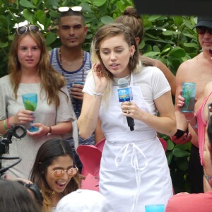 Miley Cyrus à la réception "17 Weekend party" au Fontainebleau Miami Beach Resort à Miami le 12 juin 2017.