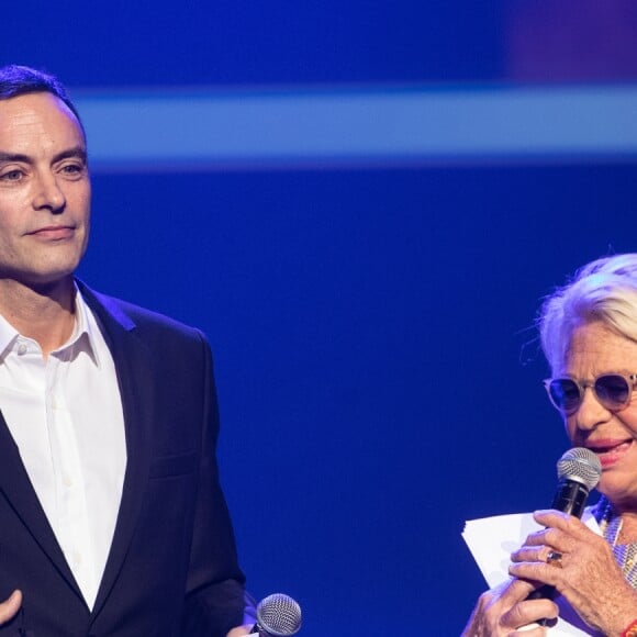 Anthony Delon lit un message de la part de Mireille Darc (Comité d'Honneur de l'association pour la Recherche sur Alzheimer) et Véronique de Villèle lors du concert du 12ème Gala 2017 de l'Association pour la Recherche sur Alzheimer à la salle Pleyel dans le 8e arrondissement, à Paris, France le 30 janvier 2017. © Cyril Moreau/Bestimage