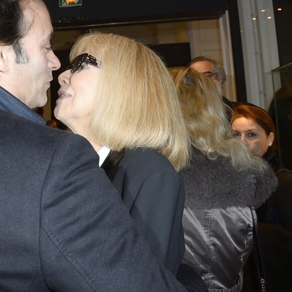 Mireille Darc et Anthony Delon - Vernissage de l'exposition des photographies de Mireille Darc chez Artcurial à Paris le 21 janvier 2016. " Un après-midi à Saint-Germain-des-Prés " regroupe 26 clichés en noir et blanc, intimes et sensibles, qui retracent un moment tout en sensualité dans la vie de Chloé, le modèle choisi par Mireille Darc. © Coadic Guirec/Bestimage