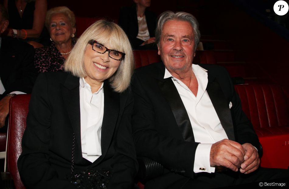 Archive - Alain Delon et Mireille Darc lors du gala de l&#039;IFRAD à Paris, France, le 18 Septembre 2013. © Agence/Bestimage