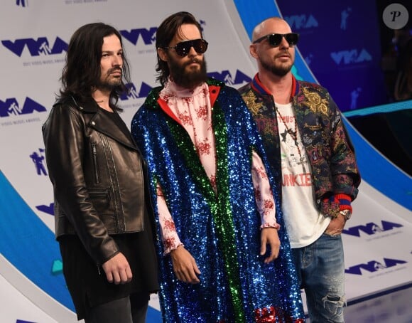 Jared Leto, son frère Shannon Leto et Tomo Milicevic (Thirty Seconds to Mars) - MTV Video Music Awards 2017 au Forum à Inglewood, le 27 août 2017.