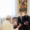 Mark Zuckerberg et sa femme Priscilla Chan rencontrent le pape François à la résidence Santa Marta au Vatican le 29 août 2016.