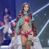Gigi Hadid - Défilé Victoria's Secret 2016 au Grand Palais à Paris, le 30 novembre 2016. © Cyril Moreau/Bestimage