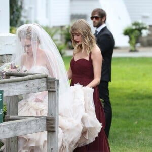 Taylor Swift, demoiselle d'honneur au mariage de sa meilleure amie Abigail Anderson à Martha's Vineyard dans le Massachusetts, le 2 septembre 2017