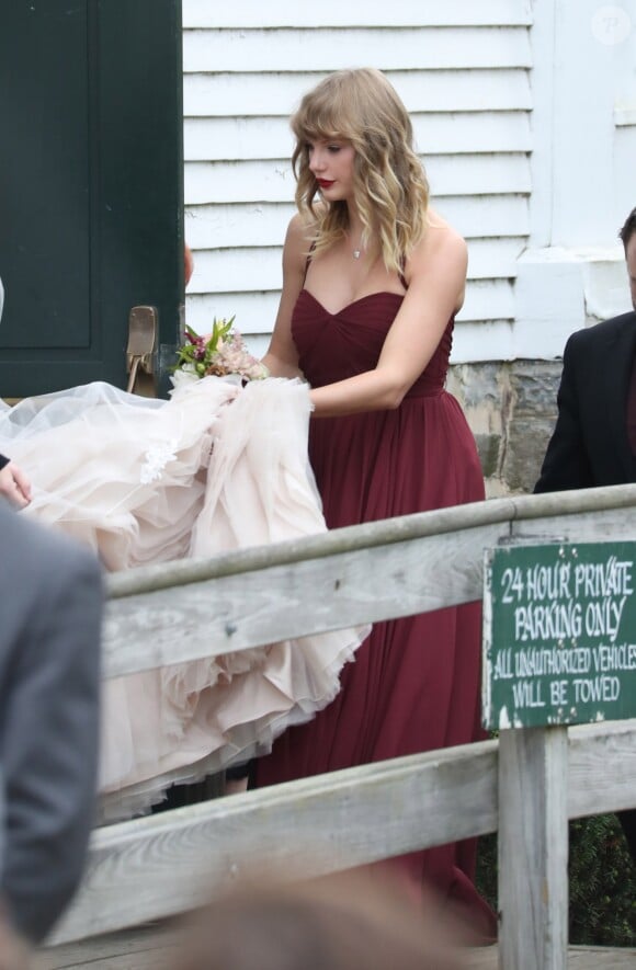 Taylor Swift, demoiselle d'honneur au mariage de sa meilleure amie Abigail Anderson à Martha's Vineyard dans le Massachusetts, le 2 septembre 2017